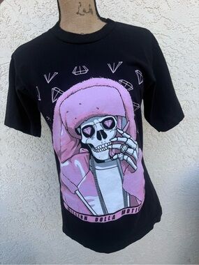 Million Dolla Motive black cotton t-shirt with pink skull graphic, size M
